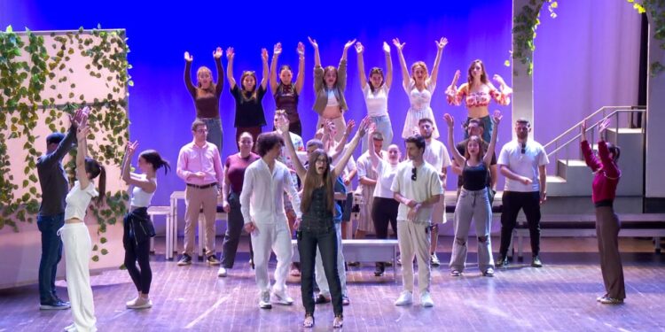 Mamma mia në Tiranë, muzikali i njohur ngjitet në skenën e Universitetit të Arteve si produksion studentor