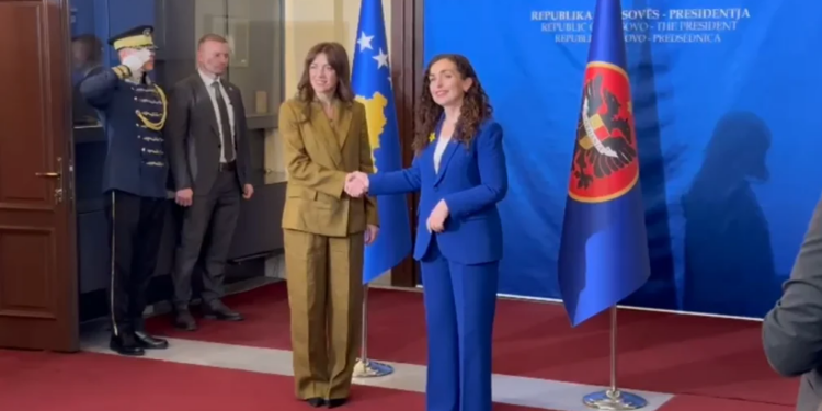 Mandi i Osmanit përfundon/ Ceremonia zhvillohet, detyra e presidentes i kalon kryeparlamentares Albulena Haxhiu