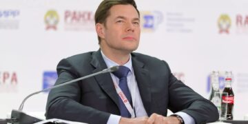 Manjati rus: jahti i tij kaloi i pashqetësuar në Hormuz; si e pushtoi tregun e makinave në Evropë