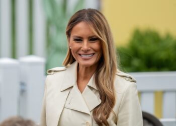 Melania Trump kontribuon në ribashkimin e 6 fëmijëve ukrainas me familjarët e tyre, ndërsa SHBA i bën thirrje për mbështetje në sigurimin e të miturve.