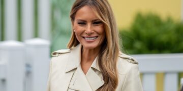 Melania Trump kontribuon në ribashkimin e 6 fëmijëve ukrainas me familjarët e tyre, ndërsa SHBA i bën thirrje për mbështetje në sigurimin e të miturve.
