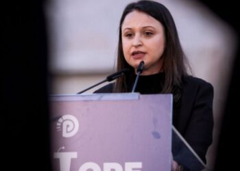 Mësuesja nga Kuçova: "Do t’i shkoj deri në fund kësaj qëndrese", në foltoren e PD, u kërcënua për pjesëmarrjen.