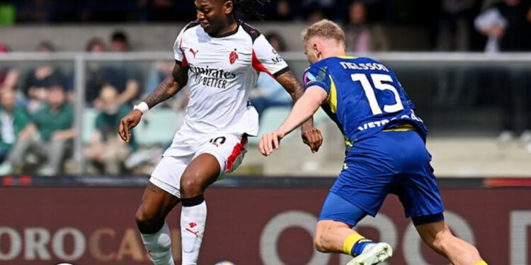 Milani rikthehet pas krizës, mposht Veronën dhe ngjitet në vendin e dytë