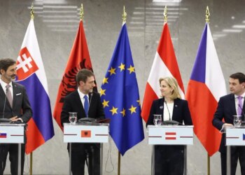 Ministrat e tre vendeve të BE vizitojnë Tiranën: Shqipëria mund të jetë kampione rajonale në përmbushjen e kritereve