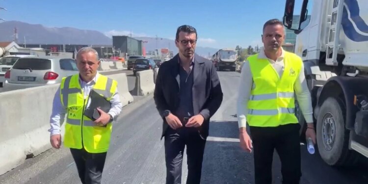 Ministri Karakaçi njofton se punimet në segmentin e parë të autostradës Tiranë-Durrës do të nisin në fillim të muajit maj.