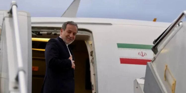 Ministri i Jashtëm iranian largohet nga Islamabadi pas bisedimeve