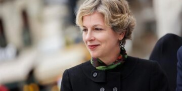 Ministrja e Shëndetësisë, Evis Sala, vë në vëzhgim punimet për rikonstruksionin e Spitalit të Beratit, duke njoftuar zgjerimin e shërbimeve të analizave.