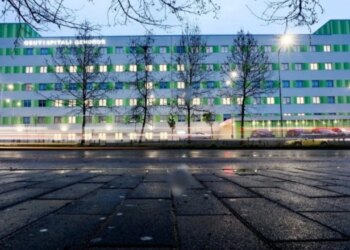 Mjekët që kanë përmbushur kriteret për të kandiduar për drejtimin e shërbimeve në qendrën spitalore “Nënë Tereza” janë shpallur.