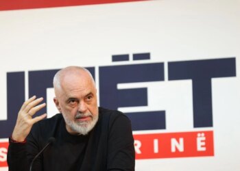 Molotovarët dërgojnë llumin në Europë; Rama për opozitën: Tentojnë të pengojnë Shqipërinë, BE është mahnitur prej tyre.