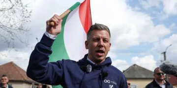 “Moment i rëndësishëm: Ish-bashkëpunëtori i Orbanit, Peter Magyar, shpall kandidaturën për zgjedhjet në Hungari”