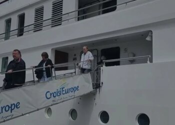 Monet dhe La belle de l’Adriatique hapin sezonin, dy kroçiera të para zbarkojnë në Durrës