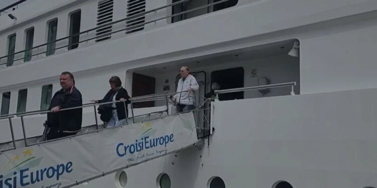 Monet dhe La belle de l’Adriatique hapin sezonin, dy kroçiera të para zbarkojnë në Durrës