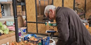 Në Korçë, pensionistët ankohen për çmimet e fruta-perimeve: Konsumojmë më pak