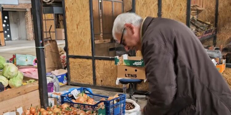 Në Korçë, pensionistët ankohen për çmimet e fruta-perimeve: Konsumojmë më pak