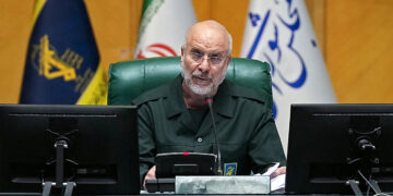 Ne nuk negociojmë nën kërcënime, mesazhi i Ghalibaf: Trump po rrethon Iranin dhe po shkel kushtet e armëpushimit