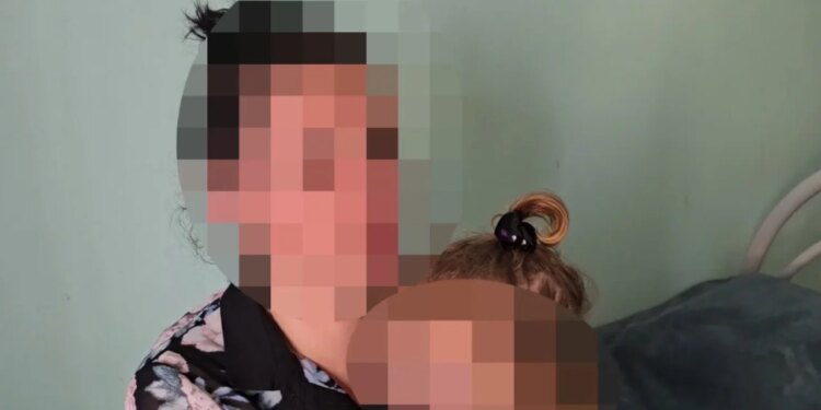 Nëna e katër fëmijëve la dhunën, punon dy punë; vetëm qetësia e tyre më jep frocë