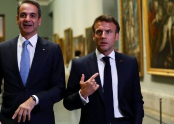 Nëse sovraniteti juaj preket, ne do të jemi këtu për ju / Macron në Athinë, në Pireu me Mitsotakis