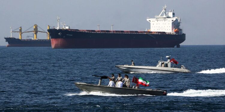 Ngërçi në negociatat SHBA-Iran vazhdon; Teherani mban të bllokuar Ngushticën e Hormuzit, amerikanët nuk pranojnë të heqin bllokadën