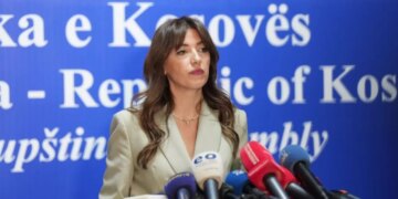 Ngërçi politik në Kosovë: Haxhiu sot takohet me partitë për datën e zgjedhjeve