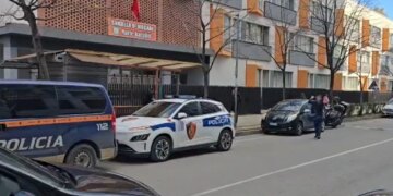 Ngjarje tragjike në Durrës: Një 17-vjeçar humb jetën gjatë stërvitjes në palestrën e shkollës