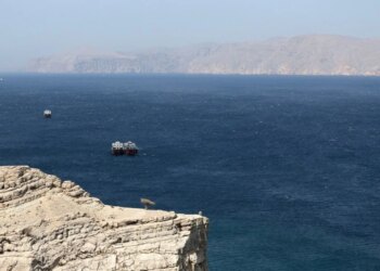 Ngushtica e Hormuzit vazhdon të jetë e bllokuar, ndërsa Franca kërkon angazhimin e Kinës për rilidhjen e lundrimit.