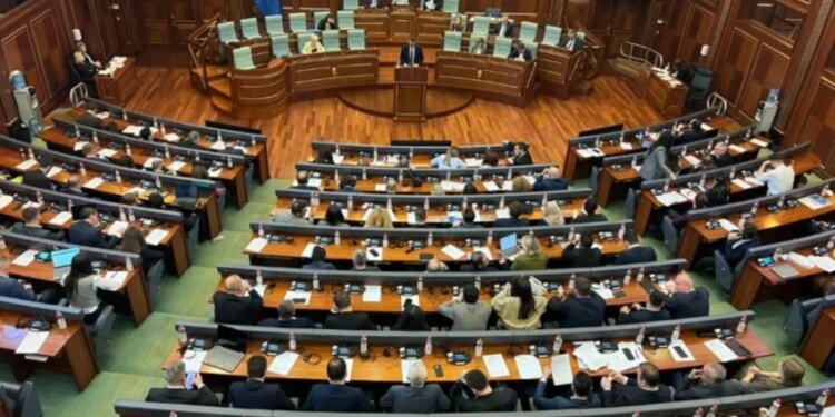 Nis seanca e jashtëzakonshme plenare në Kuvendin e Kosovës; mungon opozita, në axhendë zgjedhja e Presidentit të ri
