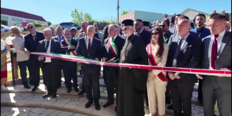 Nisma kulturore në Kalabri, inaugurohet teatri i parë arbëresh; prefekti i Tranës: drejt finalizimit të projektit të madh