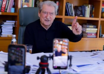 Një ditë pas protestës, Berisha i 'shtrin dorën' partive të tjera opozitare: Koha për t'u bashkuar