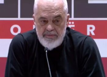 Njësitë që përfitojnë ndihmë ekonomike do të marrin karta" / Rama në Asamble të PS-së: "Do të blejnë ushqime sipas një liste, pa blerë pije alkoolike.