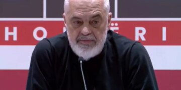 Njësitë që përfitojnë ndihmë ekonomike do të marrin karta" / Rama në Asamble të PS-së: "Do të blejnë ushqime sipas një liste, pa blerë pije alkoolike.