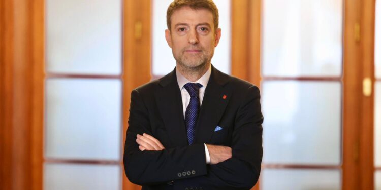 PD publikuan mesazhin në WhatsApp Po idiotët shqiptarë atje çfarë thonë? Ministri Hoxha: E pavërtetë, tymnaja të qëllimshme