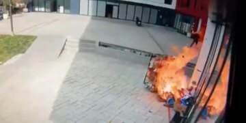 Pamjet: flakët ‘përpinë’ pallatin 12-katësh pranë QSUT; si nisi zjarri që dëmtoi 71 apartamente