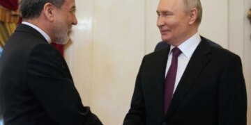 Paqe përmes luftërave të të tjerëve për të fituar favorin e Trumpit, kthimi i Putinit si ndërmjetës