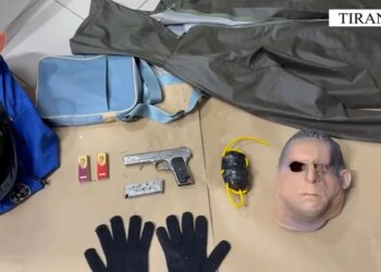 Parandalimi i krimit në Tiranë: Personi 37-vjeçar i ndaluar me armë dhe eksploziv kishte përdorur maskë silikoni për t'u kamufluar.