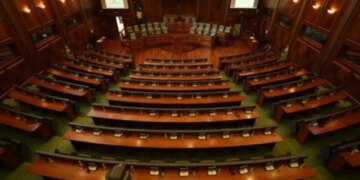 Partitë opozitare paralajmëruan bojkot, seanca për zgjedhjen e presidentit të ri në Kuvendin e Kosovës shtyhet disa orë