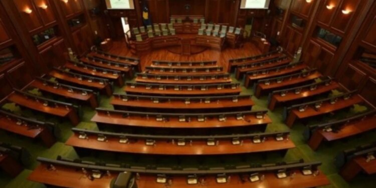 Partitë opozitare paralajmëruan bojkot, seanca për zgjedhjen e presidentit të ri në Kuvendin e Kosovës shtyhet disa orë