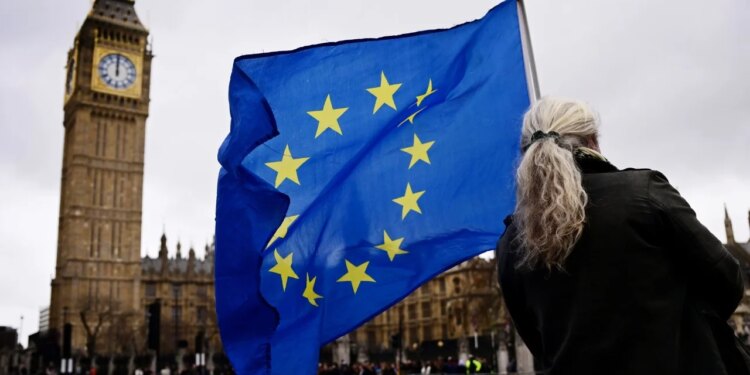 Pas 10 vjetësh nga Brexit, britanikët pendohen dhe duan rikthim në Bashkimin Europian