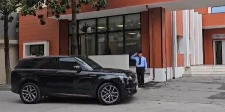 Pas porosive që u dha bluve në Korçë, drejtori i Përgjithshëm i Policisë zbarkon në Elbasan