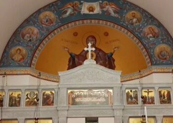 Pashkët ortodokse, besimtarët ortodoksë në Sarandë festojnë ritet e Epitafit të Premtes së Madhe