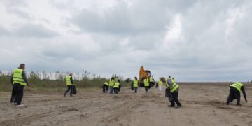 Pastrimi i plazheve para sezonit turistik: po hiqen mbetjet urbane në Vilë Bashtovë