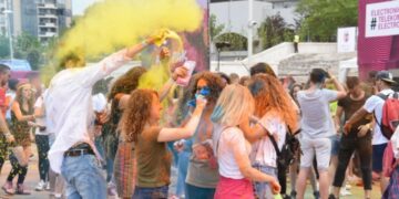 “Pauzat e vogla”: Arsyet pse një numër në rritje njerëzish po përfshin ndërprerje të shkurtra në rutinën e tyre ditorë