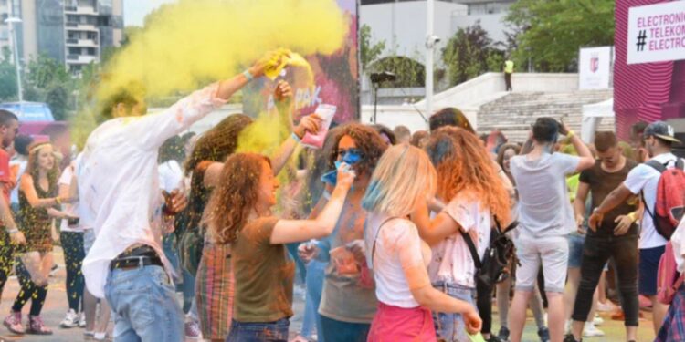 “Pauzat e vogla”: Arsyet pse një numër në rritje njerëzish po përfshin ndërprerje të shkurtra në rutinën e tyre ditorë