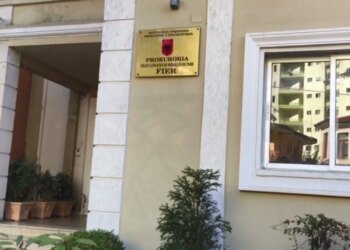 Përdorte të miturin për shitje narkotikësh, Prokuroria e Fierit dërgon për gjykim efektivin Shqiponjave, akuzohet për shpërdorim detyre