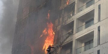 Përfundon ekspertiza e zjarrit në pallatin pranë QSUT, kush shkaktoi rënien e flakëve