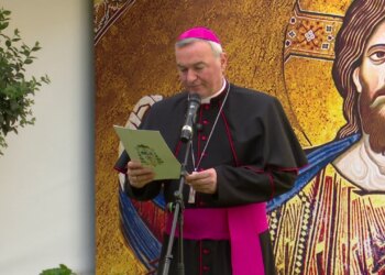 “Përgjigje ndaj korrupsionit”/ Mesazhi politik i Arqipeshkvit Dodaj në urimin e Pashkëve: Mos prani që të huajt të na tregojnë dashuri, a thua se është obligim i tyre.