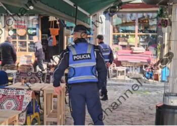 Përleshje me thika mes pronarëve të lokaleve në Korçë, tre të plagosur