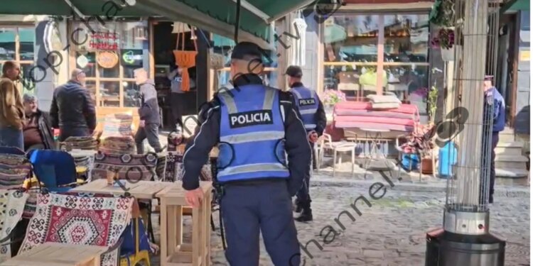 Përleshje me thika mes pronarëve të lokaleve në Korçë, tre të plagosur