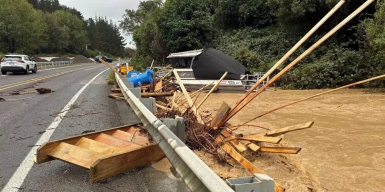 Përmbytje të mëdha në Zelandën e Re, gjendje e jashtëzakonshme; autoritetet paralajmërojnë: më e keqja nuk ka ardhur