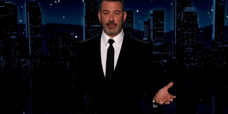 Përplasja Trump–Kimmel: Komediani i përgjigjet presidentit amerikan, shfaqja vazhdon