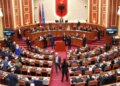 Përplasje në Kuvend: PS ndërpret debatin dhe kalon direkt në votim të rendit të ditës, PD largohet nga seanca.